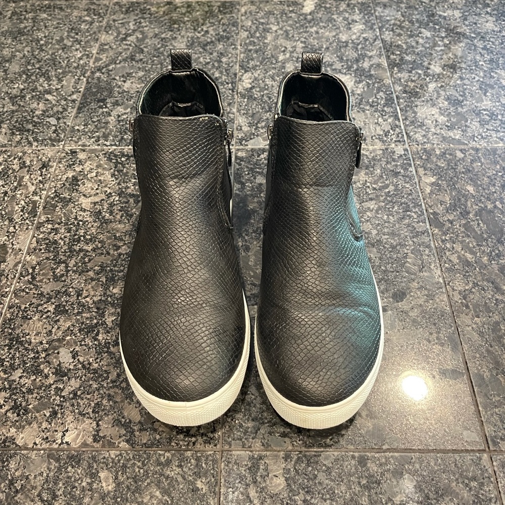 Women’s Queen George Black Ankle Boot Sneakers